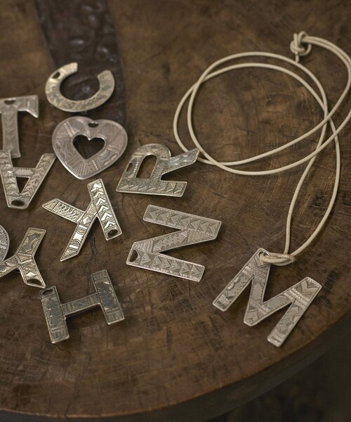 ADAM ET ROPE'（アダムエロペ）の「【TUAREG（トゥアレグ）for SALON】ブローチ&ネックレスS（ブローチ/コサージュ・レディース・シルバー・F）」の18枚目の写真