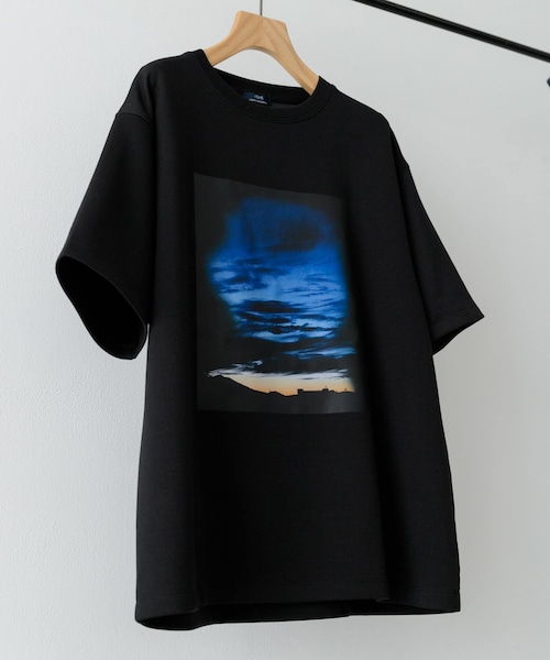 ITEMS URBANRESEARCH（アイテムズ アーバンリサーチ）の「Art Graphic ポンチTシャツ Dawn（Tシャツ/カットソー・メンズ・WHT/BLK・M/L）」の2枚目の写真