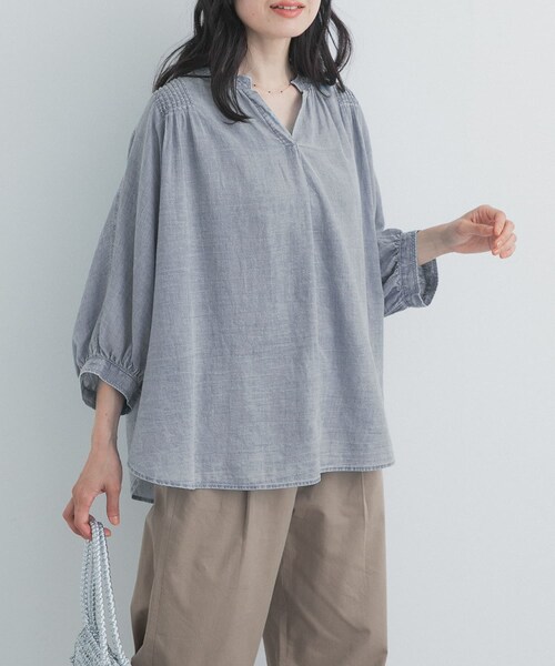 URBAN RESEARCH DOORS(アーバンリサーチドアーズ)の「シアーデニムピンタックドルマンブラウス(シャツ/ブラウス・レディース・INDIGO/L.INDIGO・Free)」の6枚目の写真