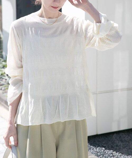 ITEMS URBANRESEARCH（アイテムズ アーバンリサーチ）の「シャーリングフレアスリーブニット（ニット/セーター・レディース・OFF/LVD/NVY・Free）」の5枚目の写真