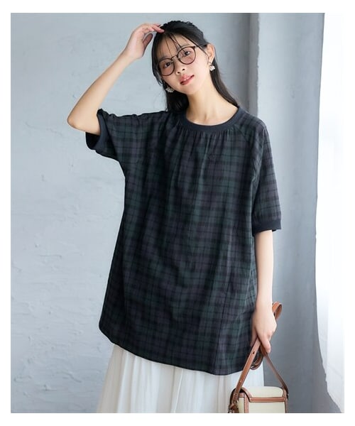 nissen（ニッセン）の「＜大きいサイズ＞綿１００％柔らかラグランスリーブチュニック（Tシャツ/カットソー・レディース・黒系チェック/ベージュ系ストライプ/ブルー系ストライプ/ブラックウォッチ・L/LL/3L/4L/5L/6L/8L/10L）」の2枚目の写真