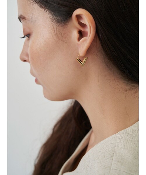 ELENDEEK（エレンディーク）の「V SMALL PIERCE（ピアス（両耳用）・レディース・シルバー/ゴールド・F）」の6枚目の写真