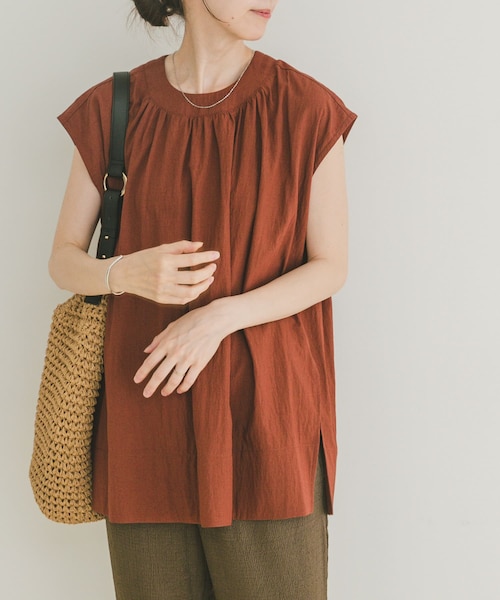 ITEMS URBANRESEARCH（アイテムズ アーバンリサーチ）の「サイドスリットフレンチブラウス（シャツ/ブラウス・レディース・RENGA/OFF/NVY・FREE）」の3枚目の写真