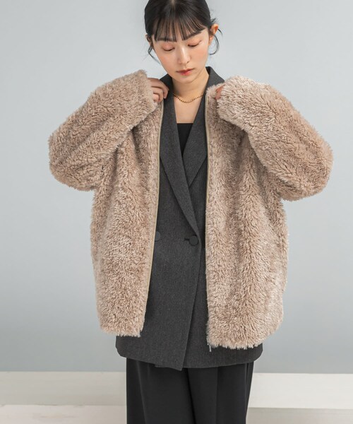 URBAN RESEARCH ROSSO（アーバンリサーチロッソ）の「『WEB/一部店舗限定』ノーカラーファーボアZIPブルゾン（ノーカラージャケット・レディース・BROWN/GREIGE・FREE）」の21枚目の写真