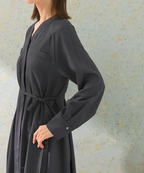 ポケットデザインVネックワンピース