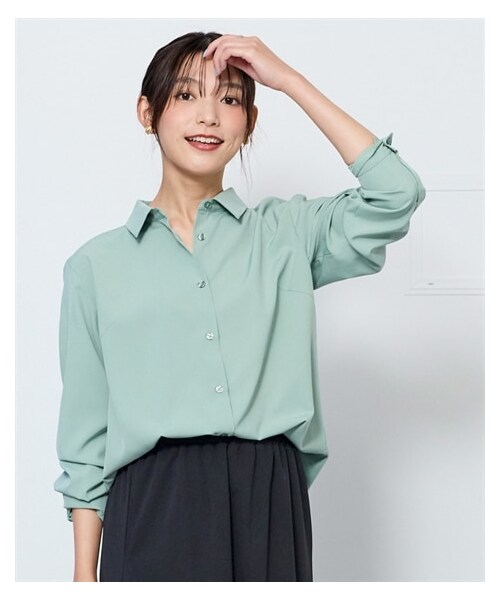 nissen（ニッセン）の「さらりとろけるレギュラーカラーシャツ（防しわ・吸汗速乾）＜大きいサイズ有＞（シャツ/ブラウス・レディース・サンドベージュ/ミスティーカーキ/オフホワイト/グレージュ/黒/セージグリーン/チャコール・L/LL/3L/4L/5L/6L/8L/10L/S/M）」の16枚目の写真
