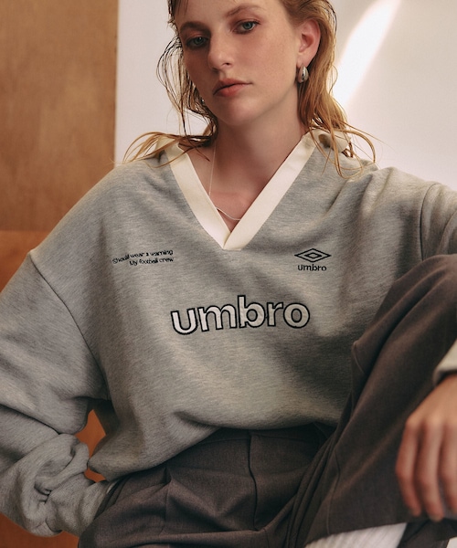 VIS（ビス）の「【umbro】VIS別注ユニフォームスウェット（スウェット・レディース・ライトグレー/オフホワイト/ネイビー・F）」の4枚目の写真