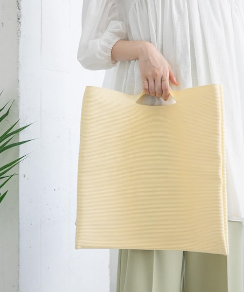 KBF（ケイビーエフ）の「スクエアニットBAG（ハンドバッグ・レディース・BLACK/YELLOW/BEIGE・one）」の3枚目の写真