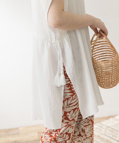 URBAN RESEARCH ROSSO（アーバンリサーチロッソ）の「F by ROSSO　ウエストギャザーオーバーブラウス（シャツ/ブラウス・レディース・BROWN/BLACK/WHITE・FREE）」の5枚目の写真