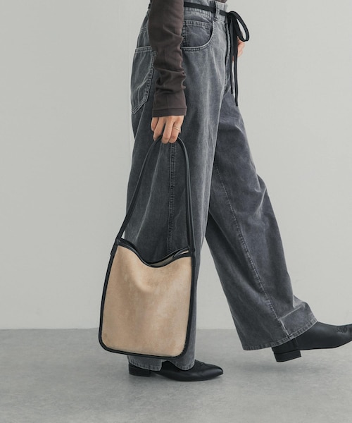 URBAN RESEARCH DOORS(アーバンリサーチドアーズ)の「『別注』IOMMI スウェードバイカラーバッグ(トートバッグ・レディース・BROWN/BEIGE/KHAKI・Free)」の2枚目の写真