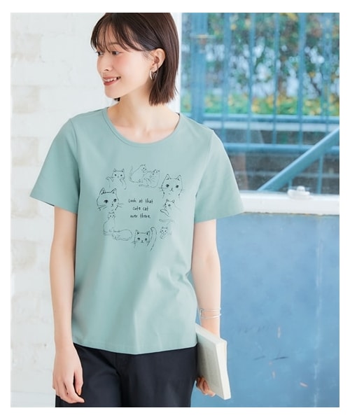 nissen（ニッセン）の「【ひんやりコットン】プリントTシャツ（綿１００％・接触冷感・UVカット）（選べる柄）＜大きいサイズ有＞（Tシャツ/カットソー・レディース・クールロゴ:オフホワイト/クールロゴ:黒/カーブロゴ:チャコールグレー/[在庫限り]カーブロゴ:アイス杢/ブロックデザインロゴ:アイス杢/ドロップ:ブロックデザインロゴ:ネイビー/[在庫限り]ハチドリ:グレージュ/[在庫限り]看板ネコ:モーブピンク/[在庫限り]看板ネコ:グレージュ/[在庫限]リラックス猫スモーキーブルー/5匹のハリネズミ:ピスタチオ/カラフルフラワーロゴ:黒/[在庫限]ハンギングフラワー:ラベンダー/[在庫限り]雑貨フラワー:ミントブルー/大人ロゴ:オフホワイト/レタリングロゴ:チャコールグレー/フレンチロゴ:グレージュ/ほのぼのネコ:ミント/ワンポイントネコ:ブルー/草花:ピンクベージュ/大人ロゴ:黒/筆記ロゴ:黒/雑貨:ダークミント/パイナップル:チャコールグレー/ラビット:ダークピンク/黒ネコ:ソフトブルー/日々ネコ:オートミール・S/M/L/LL/3L/4L/5L/6L/8L/10L）」の16枚目の写真
