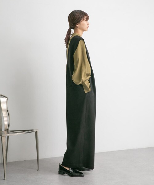 KBF（ケイビーエフ）の「ショルダータックスエードサロペット（サロペット/オーバーオール・レディース・BEIGE/BLACK・36/38）」の11枚目の写真