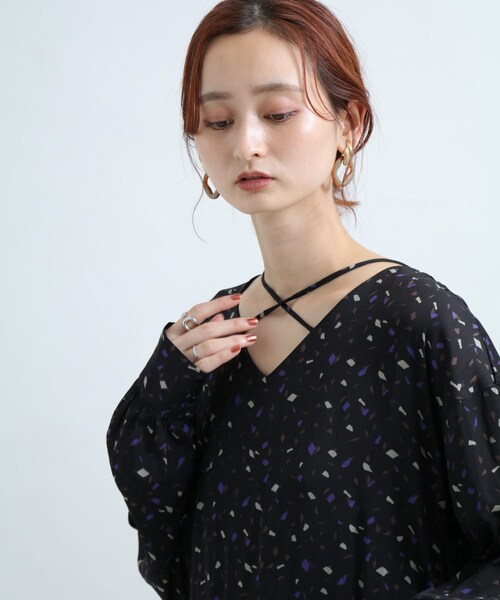 SENSE OF PLACE by URBAN RESEARCH(センスオブプレイスバイアーバンリサーチ)の「カラーダップルドットプリントシャツ(シャツ/ブラウス・レディース・BLACK/GREEN・FREE)」の4枚目の写真