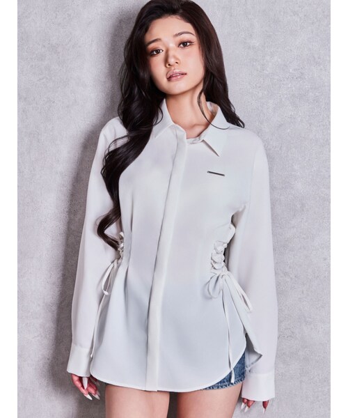 GYDA(ジェイダ)の「GYDAプレートサイドレースアップシャツ(シャツ/ブラウス・レディース・オフホワイト/ブラック・F)」の2枚目の写真