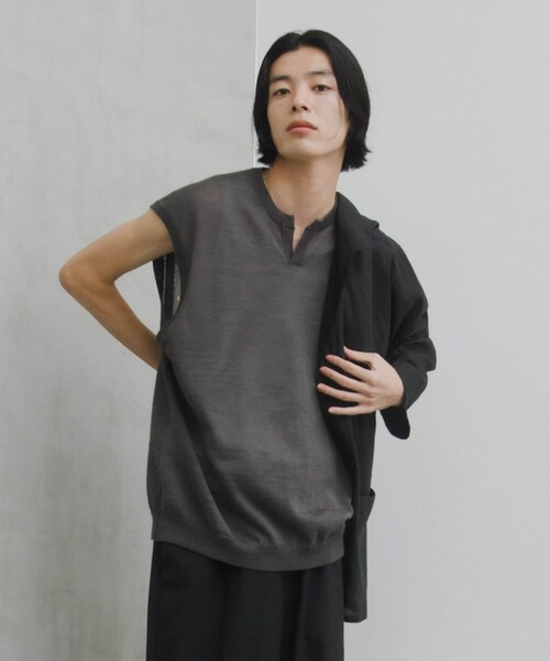 URBAN RESEARCH DOORS(アーバンリサーチドアーズ)の「Ramie High Gauge KnitVest(ベスト・メンズ・BROWN/CHARCOAL・M/L)」の6枚目の写真
