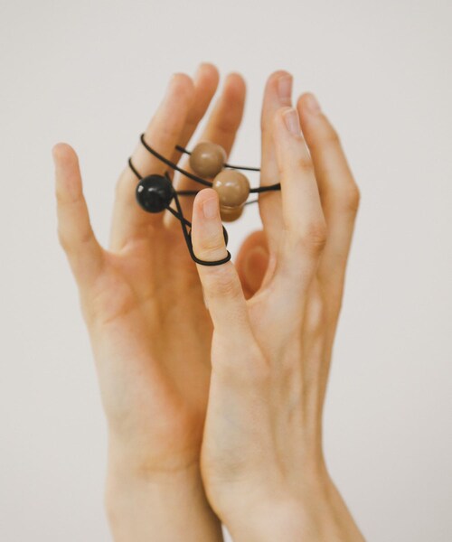 URBAN RESEARCH（アーバンリサーチ）の「decor『デコール』　SET HAIR TIE（ヘアゴム・レディース・BEIGE/BK/CARAMEL/BK・-）」の5枚目の写真
