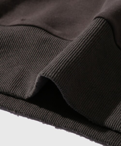 ADAM ET ROPE'（アダムエロペ）の「【CODA/コーダ】WASHED DESTROYED CREWNECK SWEATSHIRT（スウェット・メンズ・スミクロ・1/2）」の10枚目の写真