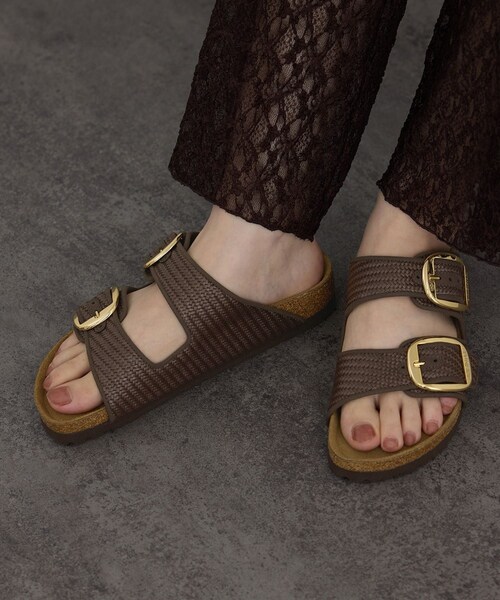 ADAM ET ROPE'（アダムエロペ）の「【J'aDoRe・店舗限定】【BIRKENSTOCK(ビルケンシュトック)】Arizona Big Buckle TEX Raffia（サンダル・レディース・ブラウン・36/37/38/39）」の6枚目の写真