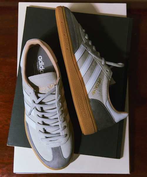 ADAM ET ROPE'(アダムエロペ)の「【adidas Originals for ADAM ET ROPE'】HANDBALL SPEZIAL(スニーカー・メンズ・ライトグレー・25.5/26.0/26.5/27.0/27.5/28.0/28.5/29.0/30.0)」の4枚目の写真