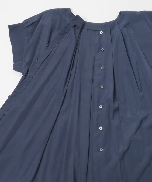 URBAN RESEARCH ROSSO（アーバンリサーチロッソ）の「『一部WEB限定カラー』タックデザインブラウス（シャツ/ブラウス・レディース・OFF/BROWN/KIWI/NAVY・Free）」の15枚目の写真