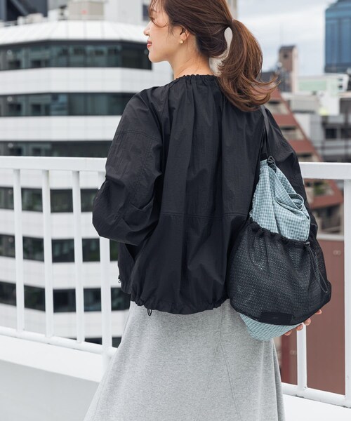 URBAN RESEARCH DOORS(アーバンリサーチドアーズ)の「『UR TECH』ポケッタブル撥水ノーカラーブルゾン(ブルゾン・レディース・OFF/BLACK・Free)」の21枚目の写真