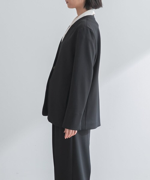 URBAN RESEARCH ROSSO（アーバンリサーチロッソ）の「ストレッチツイルノーカラージャケット（ノーカラージャケット・レディース・L.BEIGE/BLACK・36/38）」の13枚目の写真