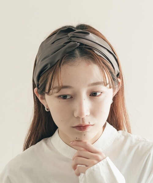 SMELLY（スメリー）の「エコレザーワイヤーヘアターバン（ヘアバンド・レディース・BLK/BRN・-）」の2枚目の写真
