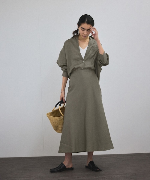 ADAM ET ROPE'（アダムエロペ）の「リネンバイヤススカート［GENTLE LINEN］（スカート・レディース・グレー/ホワイト/ブルー/ブラック/グレー系・F）」の11枚目の写真