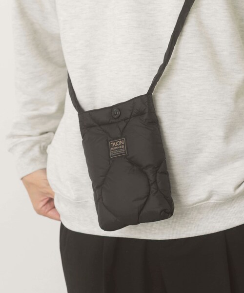 ITEMS URBANRESEARCH(アイテムズ アーバンリサーチ)の「TAION Cross Body Down Bag -S(ショルダーバッグ・メンズ・BLK/G.BEIGE/D.OLIVE/D.NAVY/PAINT CAMO・-)」の8枚目の写真