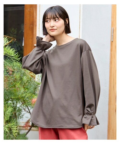 nissen（ニッセン）の「大きいサイズ キャンディースリーブロングTシャツ（Tシャツ/カットソー・レディース・黒/チャコールグレー/モカ・L~LL相当/3L~4L相当/5L~6L相当/8L相当/10L相当/不要1/不要2/不要3）」の3枚目の写真
