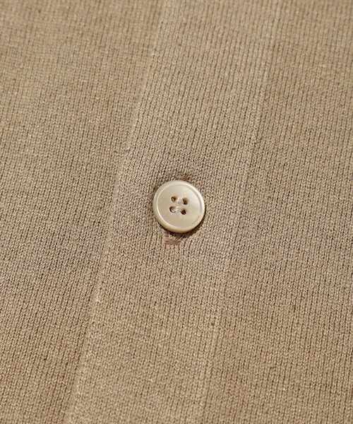 ADAM ET ROPE'(アダムエロペ)の「【AURALEE/オーラリー】HIGH GAUGE TUSSAH SILK KNIT CARDIGAN(カーディガン/ボレロ・メンズ・キナリ/カーキ・3/4)」の11枚目の写真