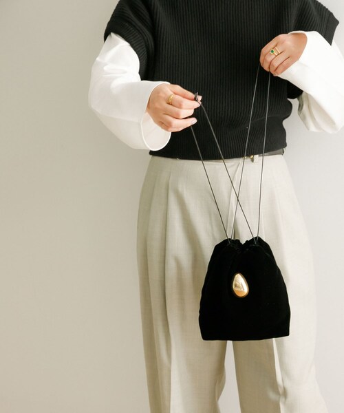 URBAN RESEARCH（アーバンリサーチ）の「『一部別注カラー』JAMIRAY　EGGVELVET D/S PUFFER BAG（ショルダーバッグ・レディース・BLUE/BLACK/別注RED・-）」の15枚目の写真