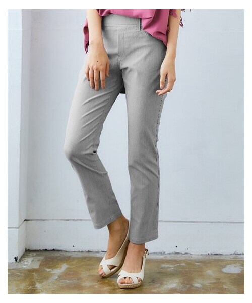 nissen（ニッセン）の「【接触冷感】ひんやりレギンススキニーパンツ（９分丈）（パンツ・レディース・黒/ライトベージュ/アイスグレー/杢サックス/杢ネイビー/ヒッコリーストライプ/シトラスイエロー/ベージュ/サックスブルー/カーキ/ダスティーミント/ネイビー/ラベンダー/シルバーグレー/ギンガムチェック/グレンチェック/コードレーン・S/M/L/LL）」の13枚目の写真