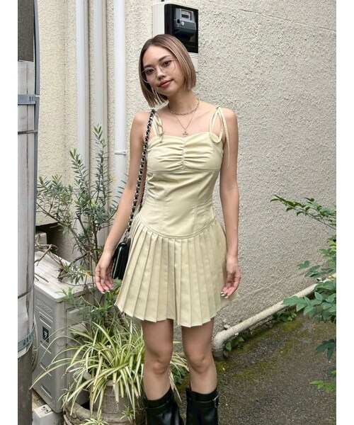 EVRIS（エヴリス）の「ショルダーリボンプリーツミニワンピース（ワンピース・レディース・ブラック/イエロー・S/M）」の11枚目の写真