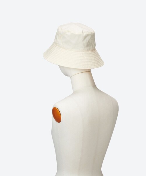 ADAM ET ROPE'（アダムエロペ）の「【J'aDoRe限定】【KIJIMA TAKAYUKI(キジマ タカユキ)】VENTILE K SEAM BUCKET HAT（ハット・レディース・ブラック/オフホワイト/ベージュ・1/2）」の9枚目の写真