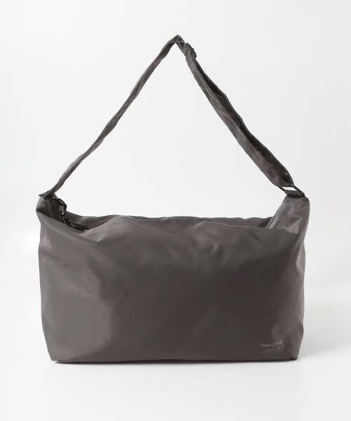URBAN RESEARCH DOORS(アーバンリサーチドアーズ)の「『別注』YAKPAK×DOORS SHOULDER BAG(ショルダーバッグ・メンズ・CHARCOAL/BLACK/GREIGE・-)」の9枚目の写真