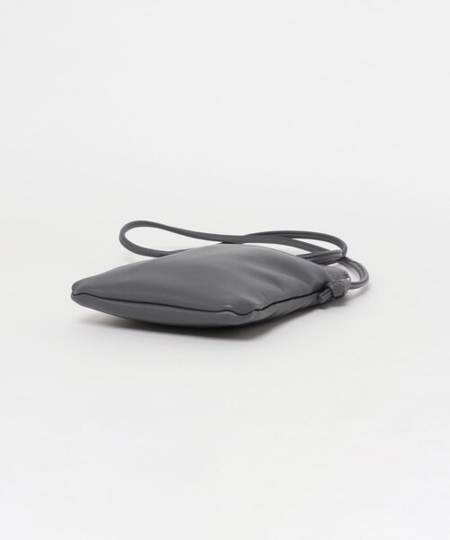 ITEMS URBANRESEARCH（アイテムズ アーバンリサーチ）の「Fake Leather Shoulder Bag（ショルダーバッグ・メンズ・GRY/BLK・-）」の9枚目の写真