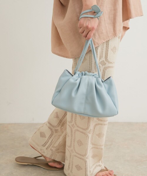 URBAN RESEARCH DOORS（アーバンリサーチドアーズ）の「2WAY巾着ショルダーバッグ（ショルダーバッグ・レディース・BLACK/IVORY/L.BLUE・one）」の3枚目の写真