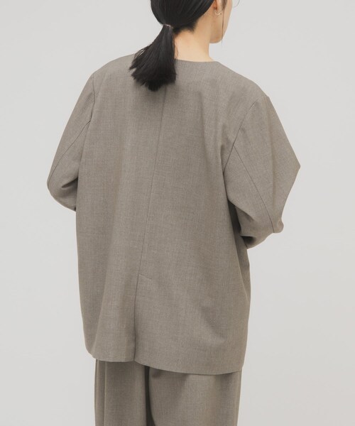 KBF（ケイビーエフ）の「ノーカラーデザインジャケット（ノーカラージャケット・レディース・MOSS GRAY/ASH BROWN・One）」の6枚目の写真