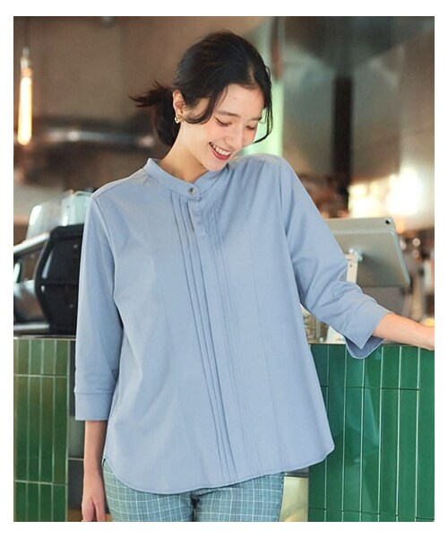 nissen（ニッセン）の「大きいサイズ ひんやりシルケットピンタックカットソーブラウス（接触冷感・UVカット・抗菌防臭テープ付き）（シャツ/ブラウス・レディース・ブルーグレー/黒/オフホワイト・L/LL/3L/4L/5L/6L/8L/10L）」の20枚目の写真