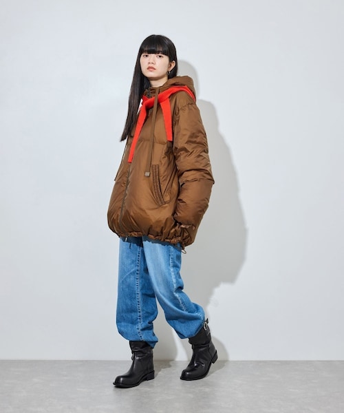 ADAM ET ROPE'(アダムエロペ)の「【サステナブル】2WAYフーディミドルダウン/撥水(ダウンジャケット/コート・レディース・ライトグレー/ブラウン・F)」の8枚目の写真