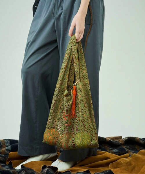 URBAN RESEARCH（アーバンリサーチ）の「LY　SOUK BAG（ハンドバッグ・レディース・WHITE/BLACK/OLIVE・-）」の20枚目の写真