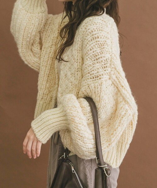 ITEMS URBANRESEARCH（アイテムズ アーバンリサーチ）の「ウールミックスボリュームカーディガン（カーディガン/ボレロ・レディース・IVO/NVY・Free）」の8枚目の写真