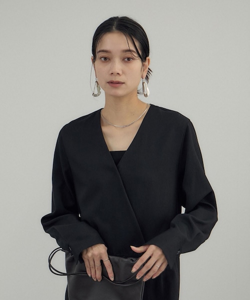 ADAM ET ROPE'（アダムエロペ）の「フロントクロスオールインワン（サロペット/オーバーオール・レディース・ブラック/ベージュ・F）」の9枚目の写真