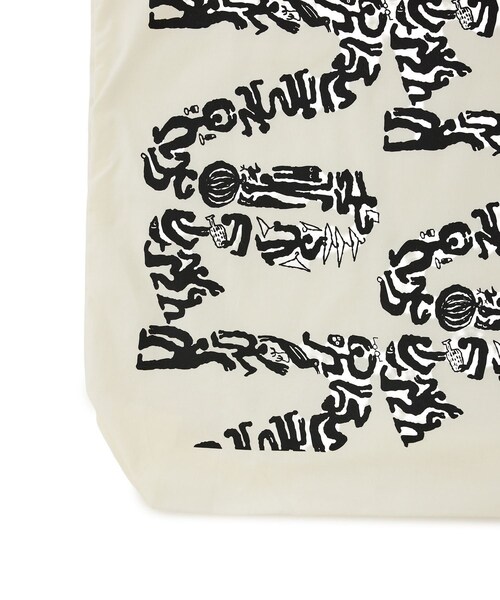 ADAM ET ROPE'(アダムエロペ)の「MUU STORE LOGO PRINT TOTE BAG(トートバッグ・レディース・キナリ・F)」の3枚目の写真