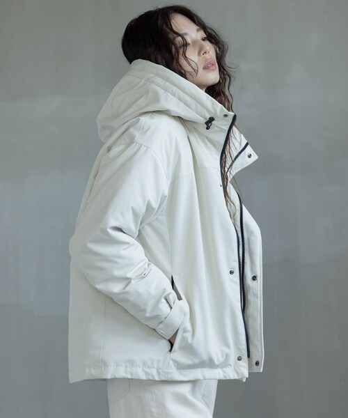 URBAN RESEARCH Sonny Label（アーバンリサーチサニーレーベル）の「フーディーダウンジャケット（その他アウター・レディース・アイボリー/ブラック/チャコール/グレージュ・FREE）」の9枚目の写真