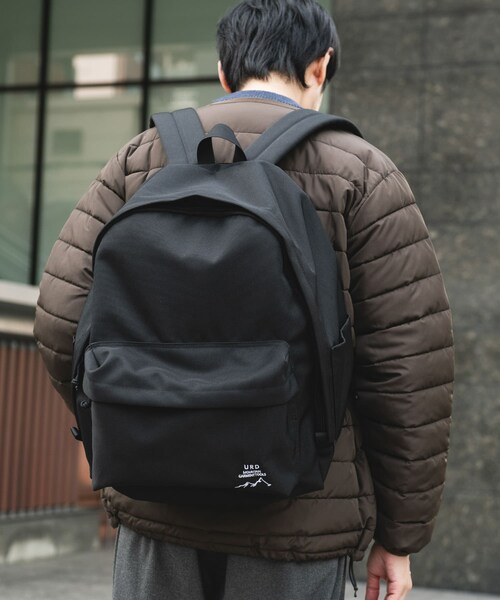 URBAN RESEARCH DOORS(アーバンリサーチドアーズ)の「URD DAY PACK(バックパック/リュック・メンズ・BLACK/SAGE GRAY・-0)」の1枚目の写真