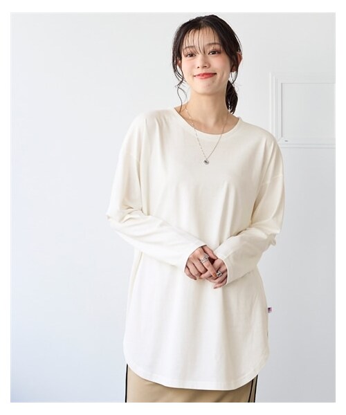 nissen（ニッセン）の「ＵＳＡコットンゆるシルエット裾ラウンドロング丈Ｔシャツ（毛玉防止・UVカット）＜大きいサイズ有＞(la farfa magazine掲載）（チュニック・レディース・黒/チャコールグレー/ライトグリーン/オフホワイト・S~M相当/L~LL相当/3L~4L相当/5L~6L相当/8L相当/10L相当）」の10枚目の写真