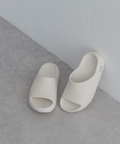 URBAN RESEARCH DOORS（アーバンリサーチドアーズ）の「OOFOS　OOAHH+（サンダル・レディース・CHALK/BLACK/MINT・5/6/7/8）」の5枚目の写真