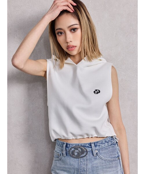 GYDA（ジェイダ）の「GD HEM スピンドルノースリショートパーカー（パーカー・レディース・オフホワイト/ライトグレー/ブラック・F）」の2枚目の写真